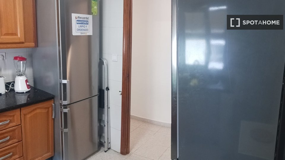 Double room Alicante, 6 beds, 110m² — photo 15