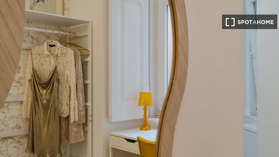 Double room Lisbon, 6 beds — photo 42
