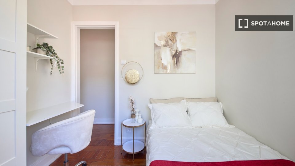 Double room Lisbon, 4 beds — photo 46