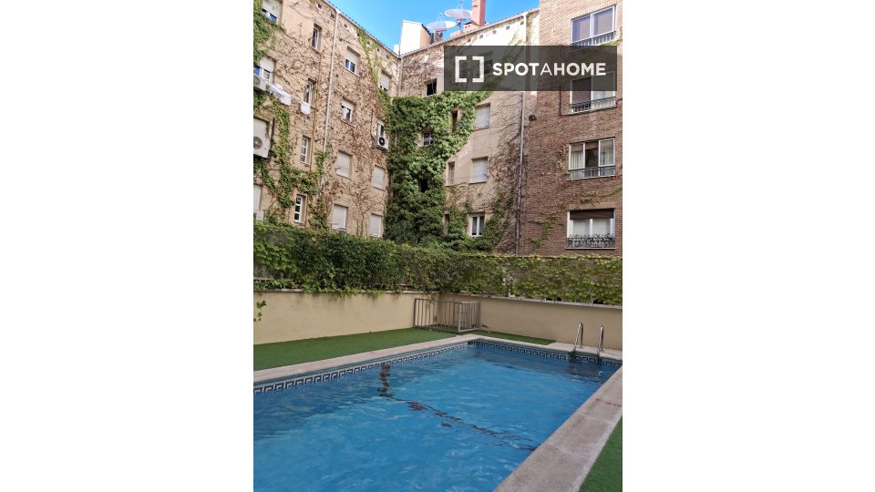 Double room Madrid, 6 beds — photo 12