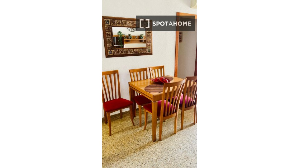 Apartment Valencia, 4 beds, 80m² — photo 17