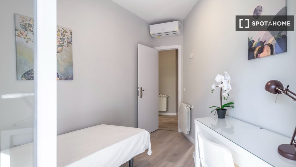 Double room Madrid, 14 beds — photo 8