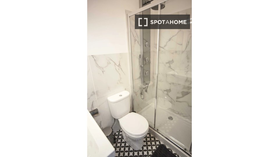 Double room Lisbon, 4 beds — photo 5
