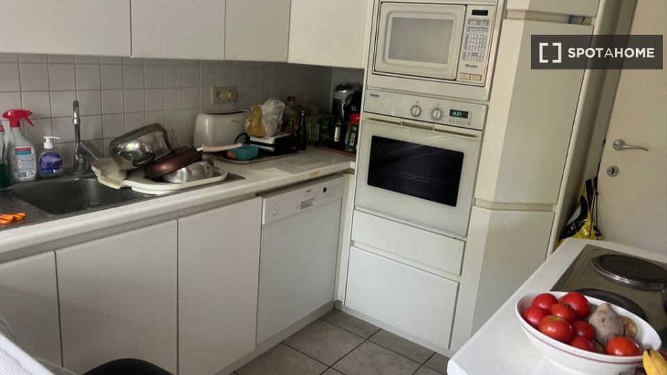Double room Liege, 1 bed, 160m² — photo 5
