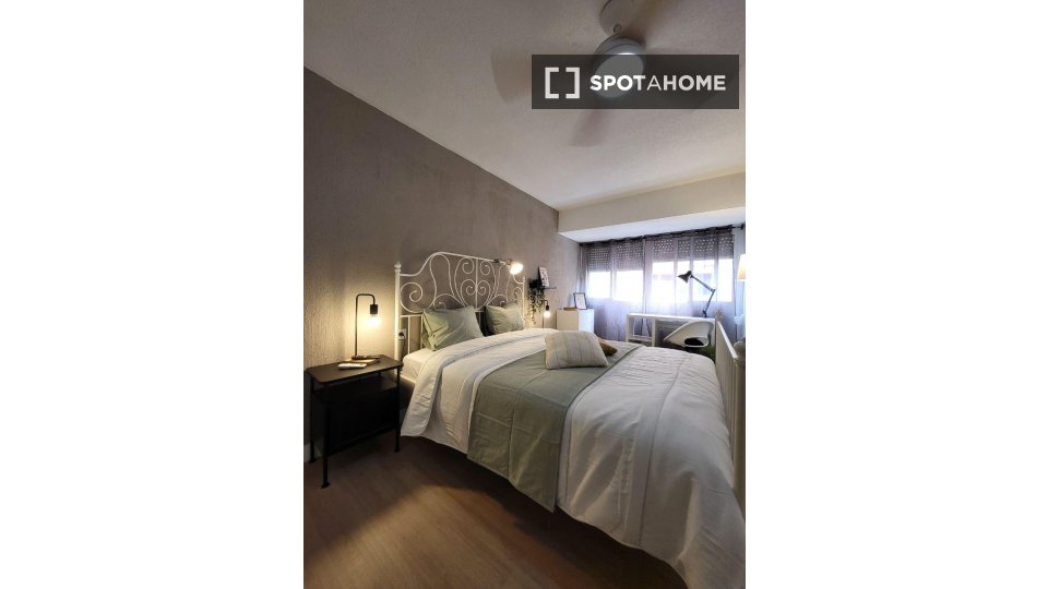 Double room Alicante, 5 beds, 120m² — photo 19