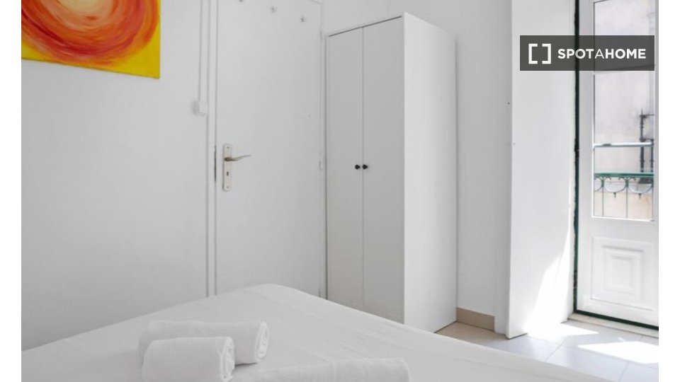 Apartment Lisbon, 4 beds, 95m² — photo 1