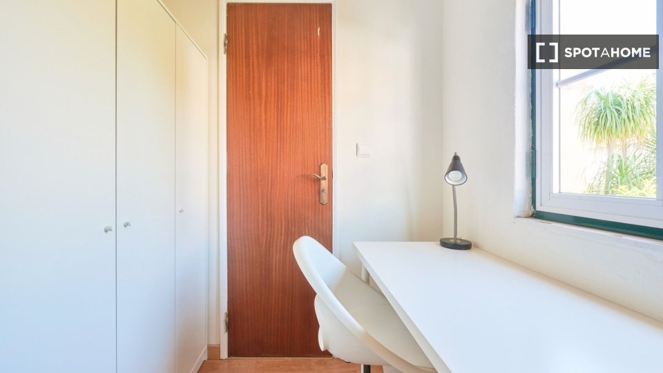 Double room Lisbon, 6 beds — photo 14