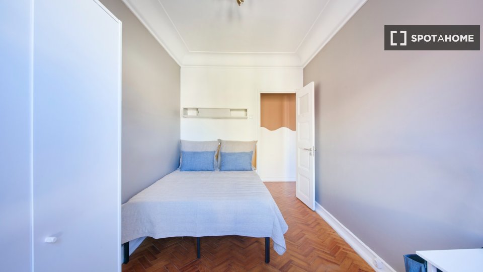 Double room Lisbon, 6 beds — photo 26