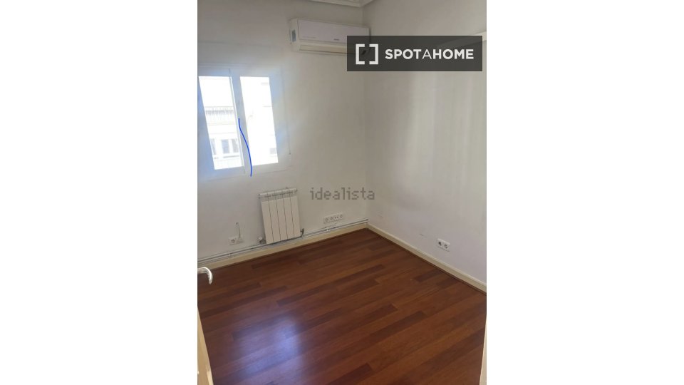 Double room Madrid, 1 bed, 90m² — photo 1