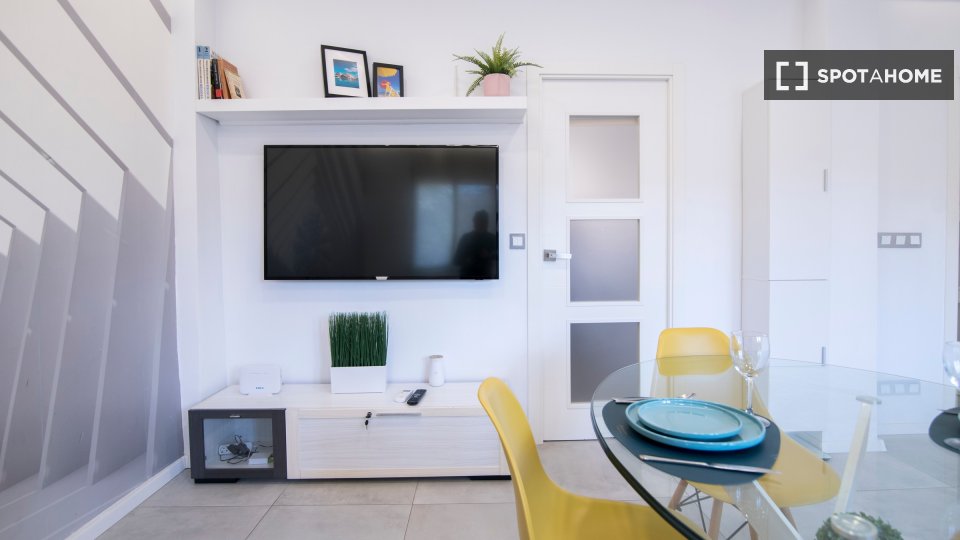 Double room Valencia, 3 beds, 65m² — photo 25