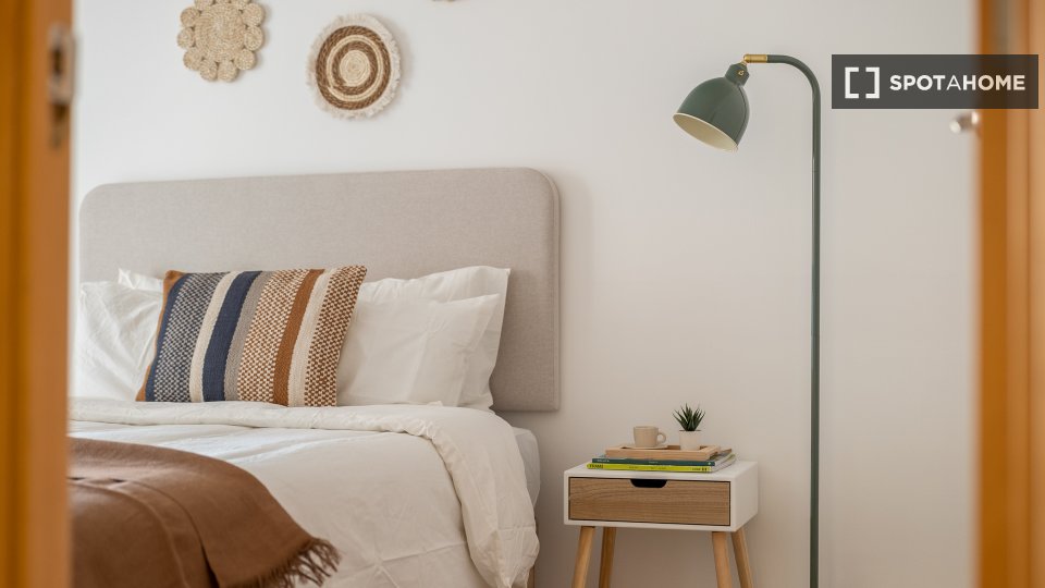 Double room Barcelona, 9 beds, 195m² — photo 15