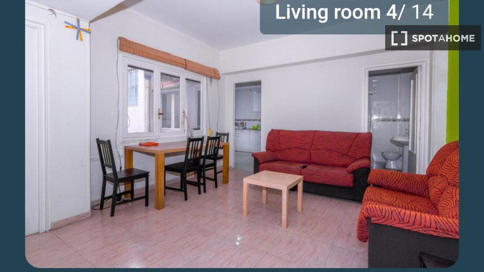 Double room Alicante, 5 beds, 135m² — photo 4