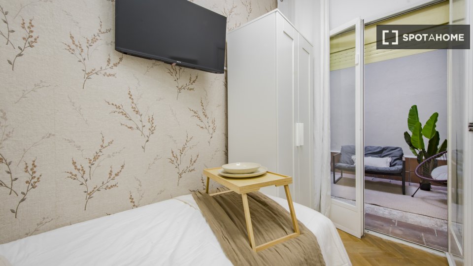 Double room Madrid, 5 beds, 130m² — photo 12