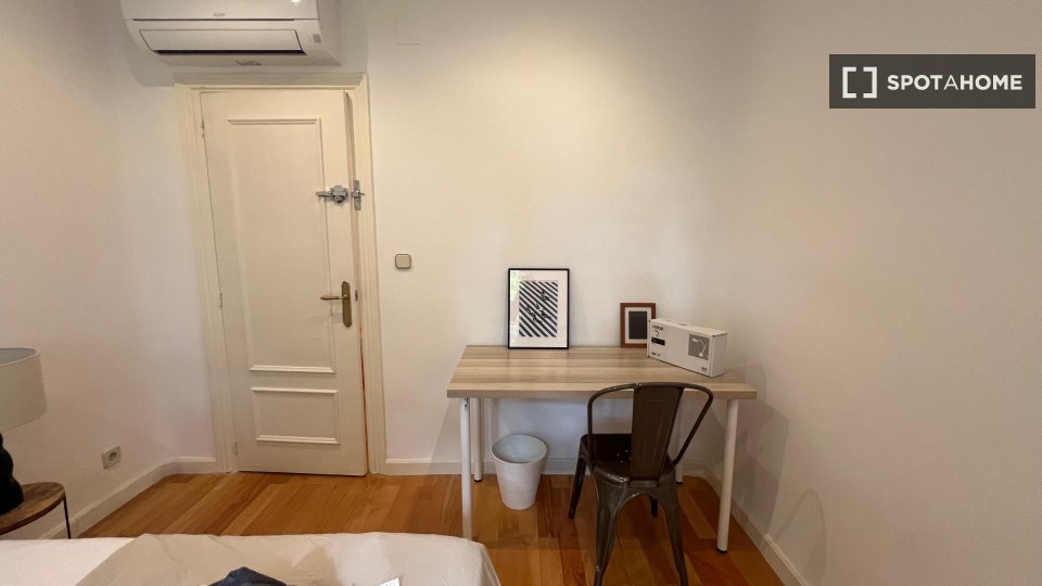Double room Madrid, 8 beds — photo 2