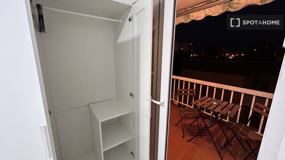 Double room Madrid, 5 beds, 20m² — photo 2