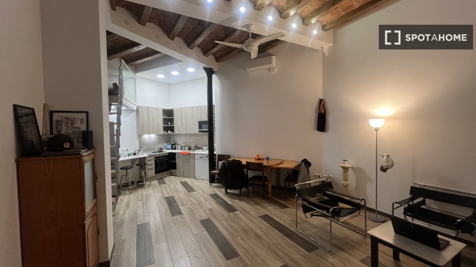Double room Barcelona, 3 beds, 80m² — photo 8