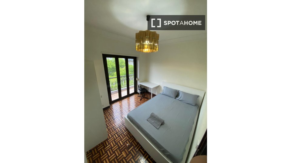 Double room Lisbon, 4 beds, 112m² — photo 9