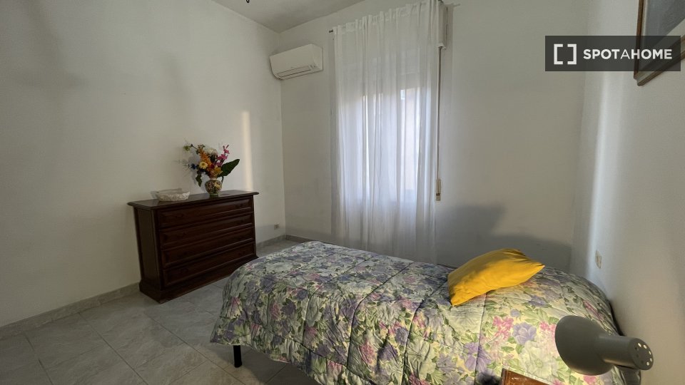 Double room Florence, 3 beds, 90m² — photo 12