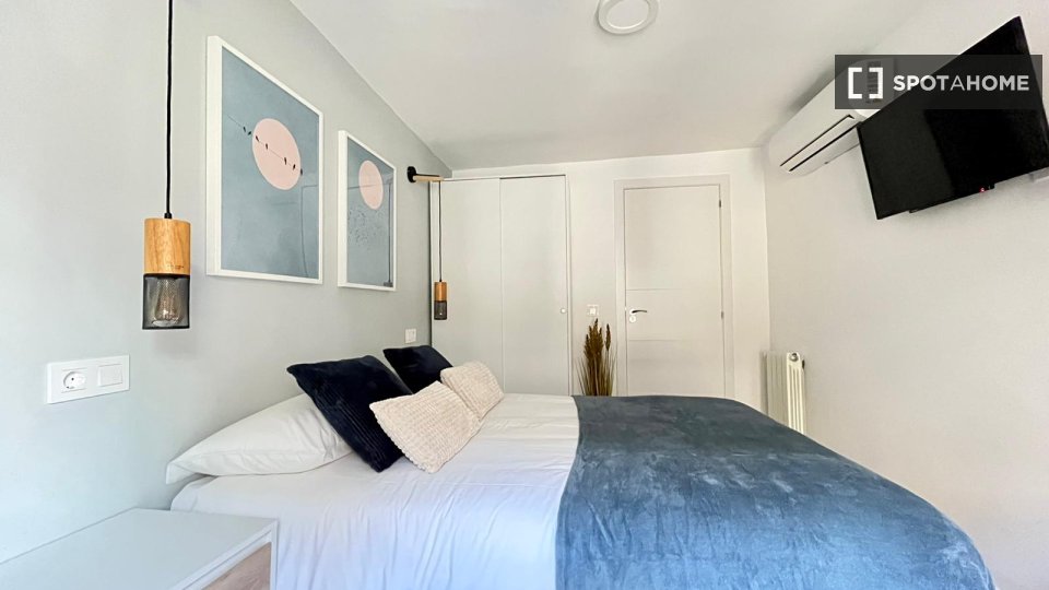 Double room Madrid, 8 beds — photo 8