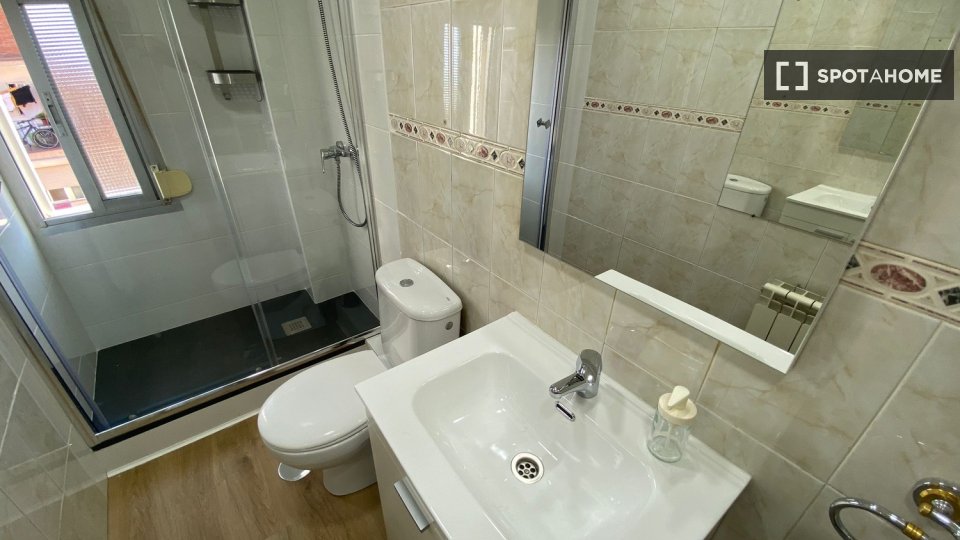 Double room Madrid, 4 beds — photo 24