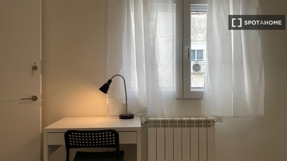 Double room Madrid, 4 beds — photo 13