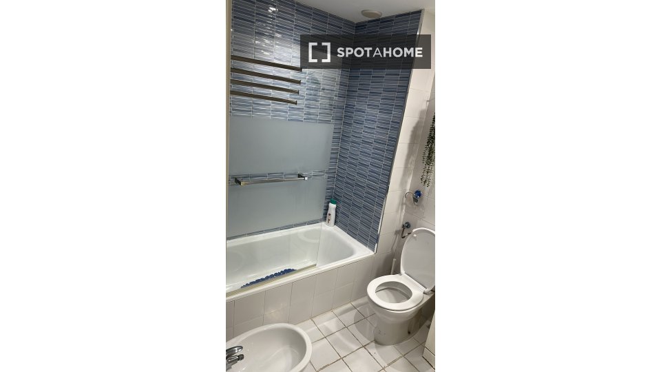 Double room Madrid, 4 beds, 30m² — photo 5