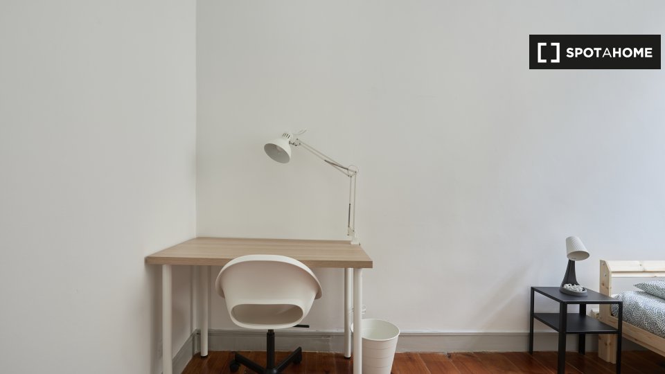 Double room Lisbon, 4 beds — photo 33