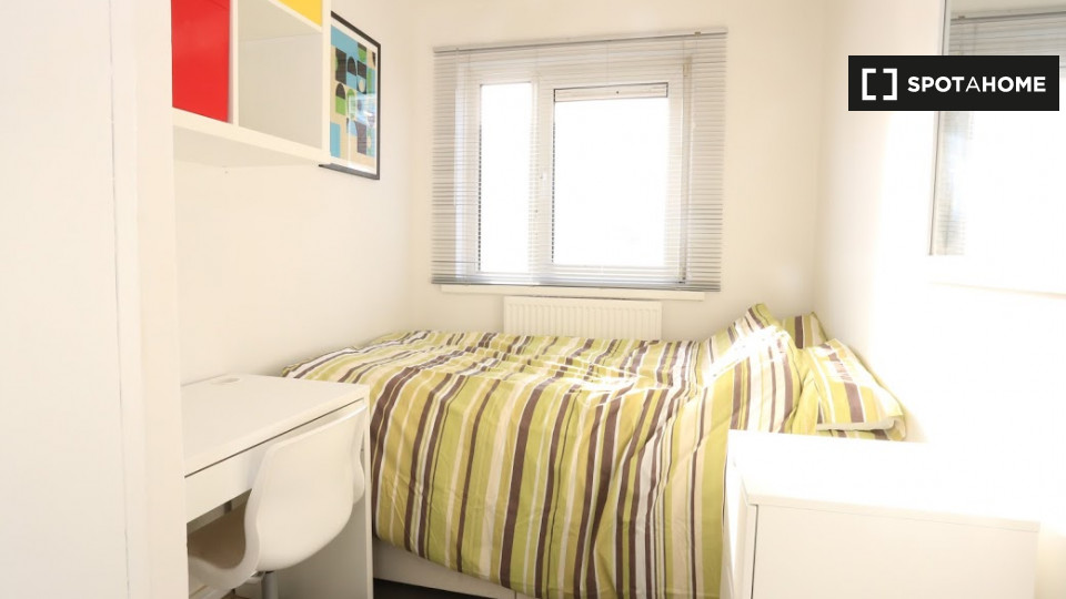 Double room London, 4 beds, 96m² — photo 1