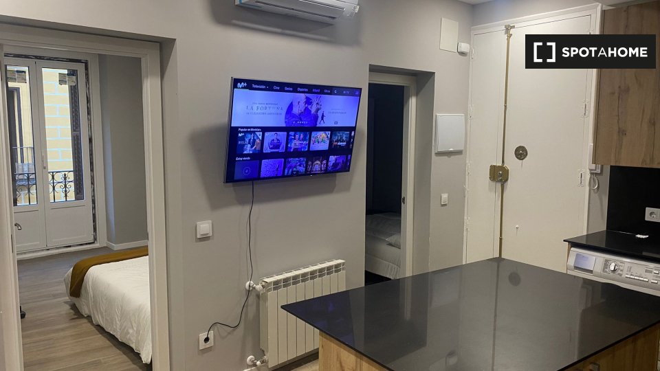 Double room Madrid, 6 beds, 120m² — photo 18
