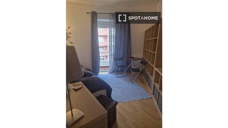 Double room Lisbon, 3 beds — photo 10
