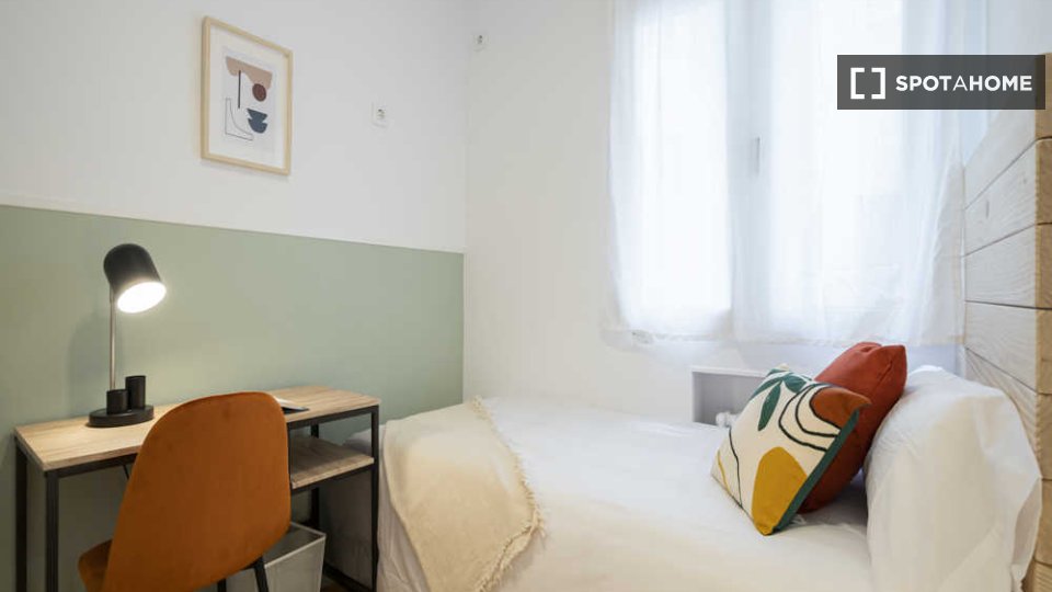 Double room Madrid, 5 beds — photo 32