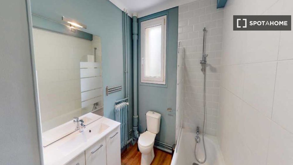 Double room Paris, 5 beds, 110m² — photo 3