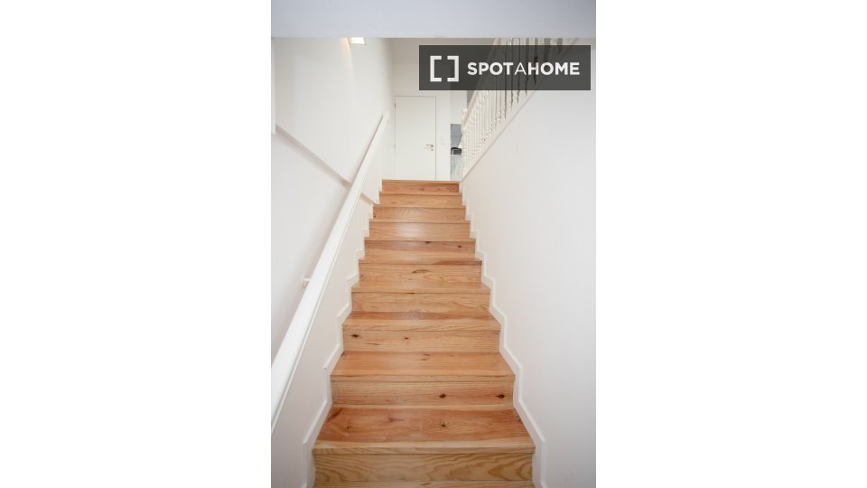 Apartment Porto, 4 beds, 140m² — photo 1