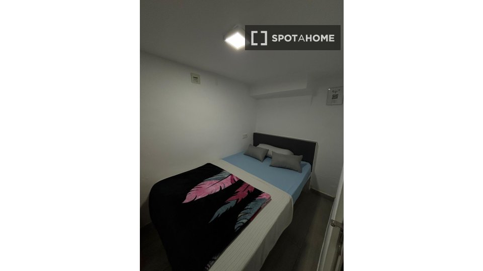 Double room Valencia, 6 beds, 70m² — photo 8
