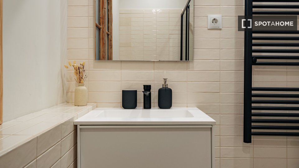 Double room Barcelona, 4 beds, 75m² — photo 16