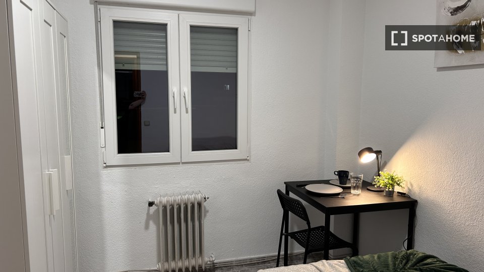 Double room Madrid, 5 beds, 20m² — photo 3