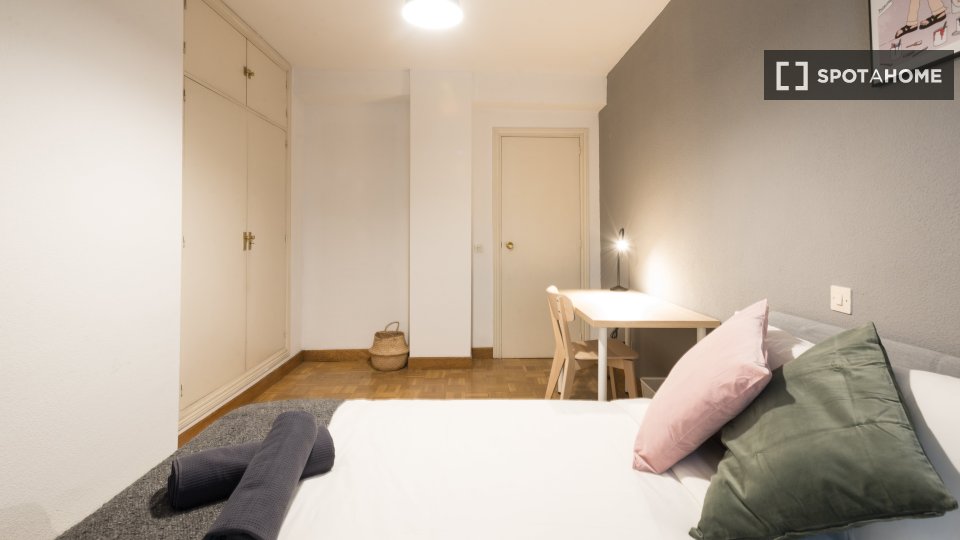 Double room Madrid, 5 beds, 175m² — photo 10