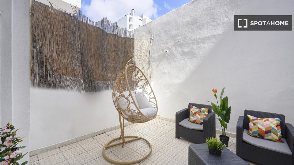 Double room Lisbon, 5 beds — photo 19