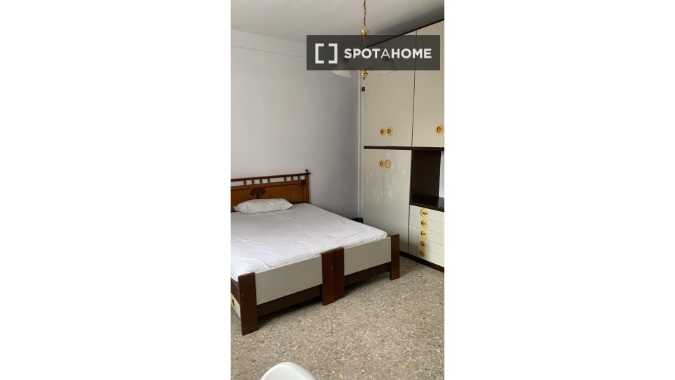Double room Rome, 3 beds — photo 24
