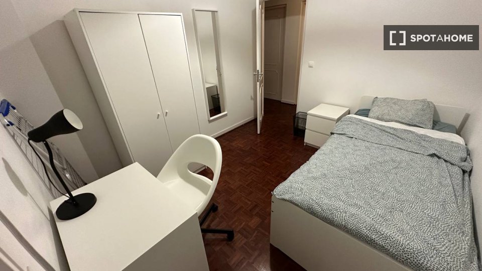 Double room Lisbon, 5 beds, 130m² — photo 6