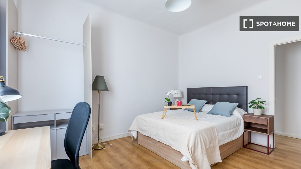 Double room Madrid, 6 beds, 158m² — photo 3