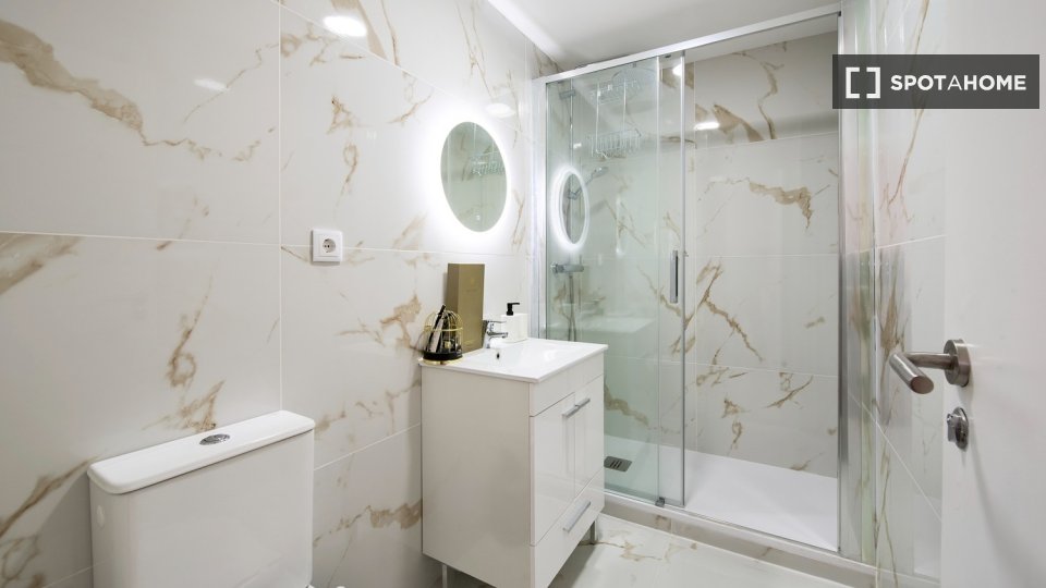 Double room Lisbon, 5 beds — photo 9