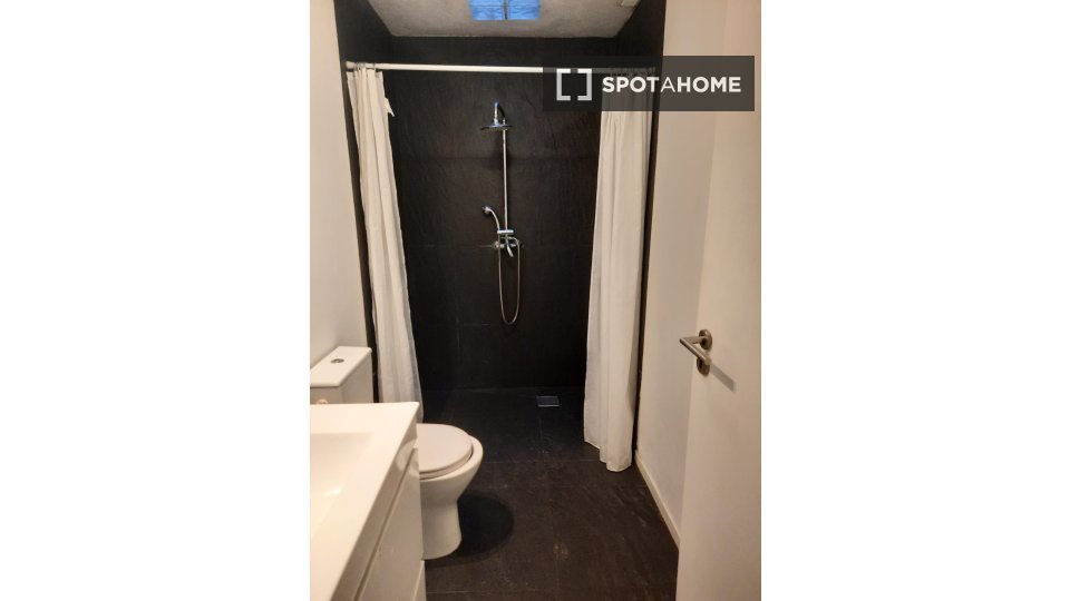 Double room Lisbon, 5 beds — photo 16