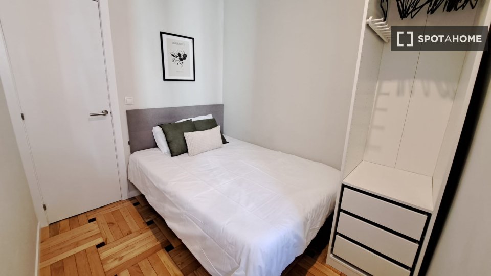 Double room Madrid, 8 beds, 139m² — photo 16