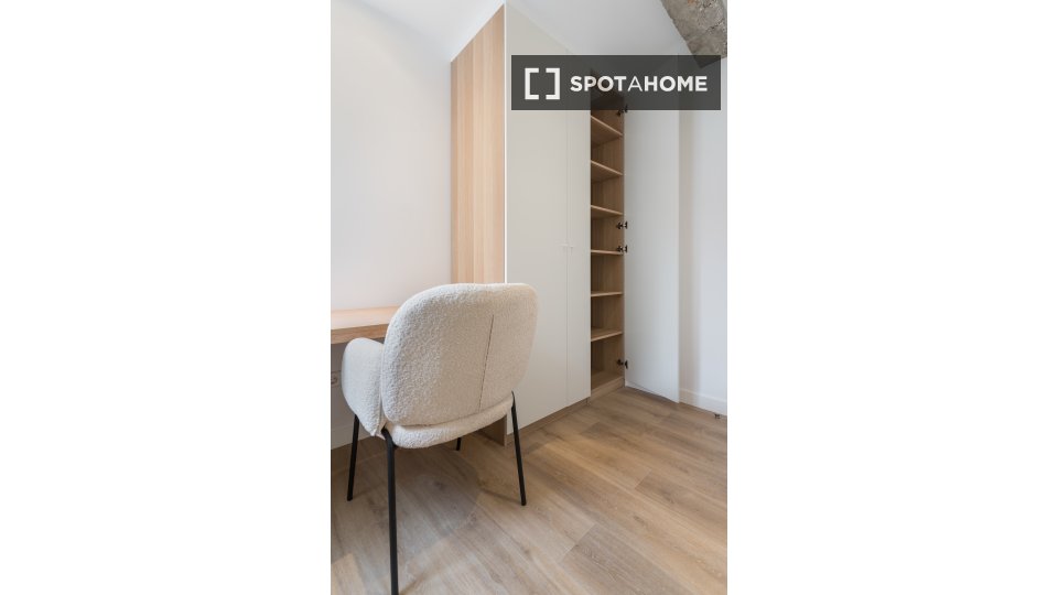 Double room Madrid, 6 beds, 120m² — photo 14
