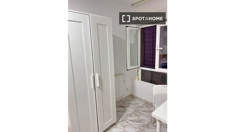 Double room Madrid, 5 beds, 95m² — photo 6