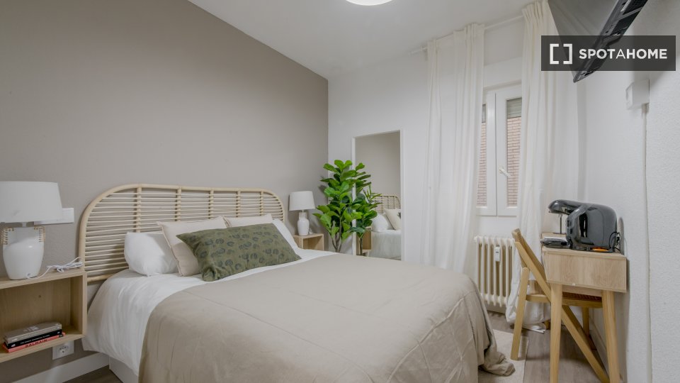 Double room Madrid, 6 beds — photo 7