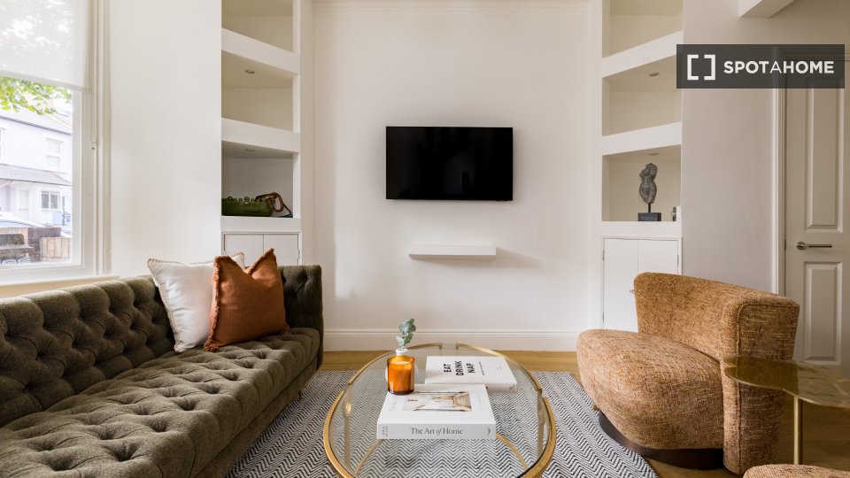Apartment London, 3 beds, 130m² — photo 1