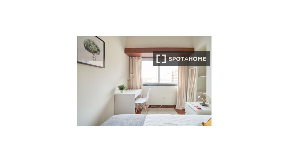 Double room Lisbon, 6 beds — photo 16