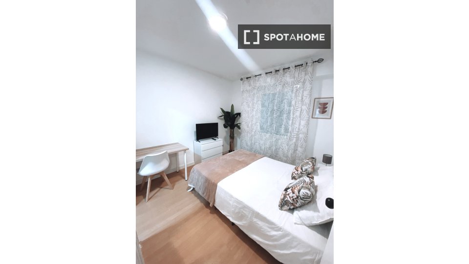 Double room Madrid, 4 beds, 100m² — photo 10